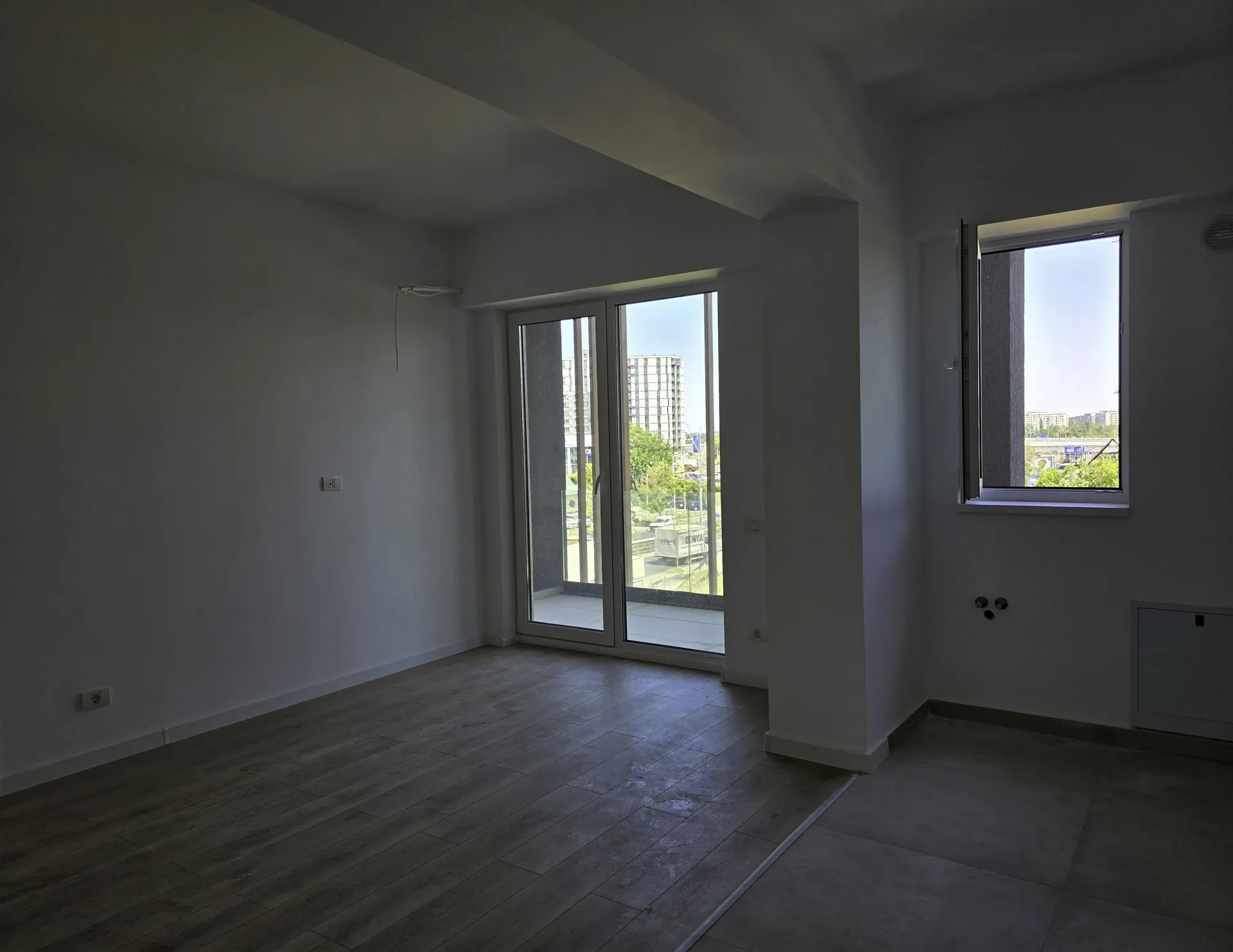 Apartament la predare, cu ferestre mari